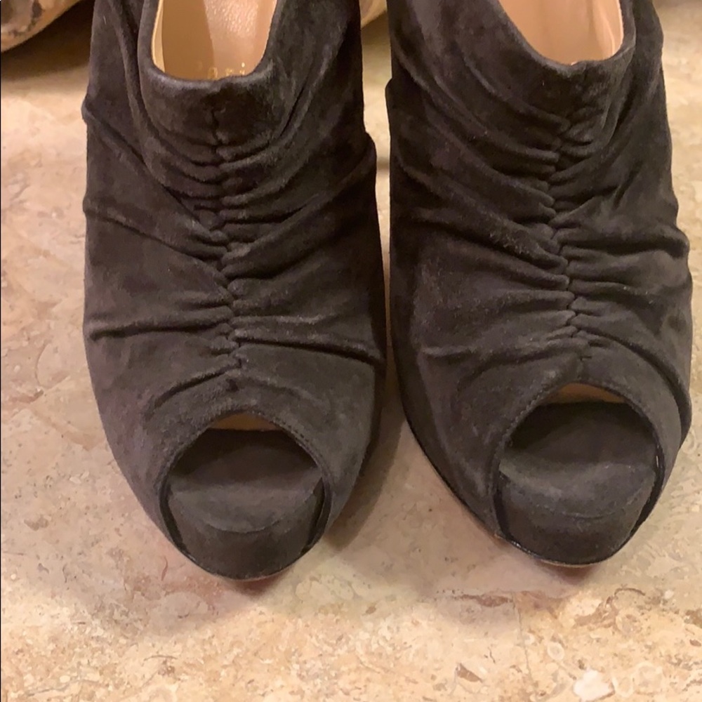 Beautiful Christian Louboutin Manchon twist bootie - Picture 7 of 7